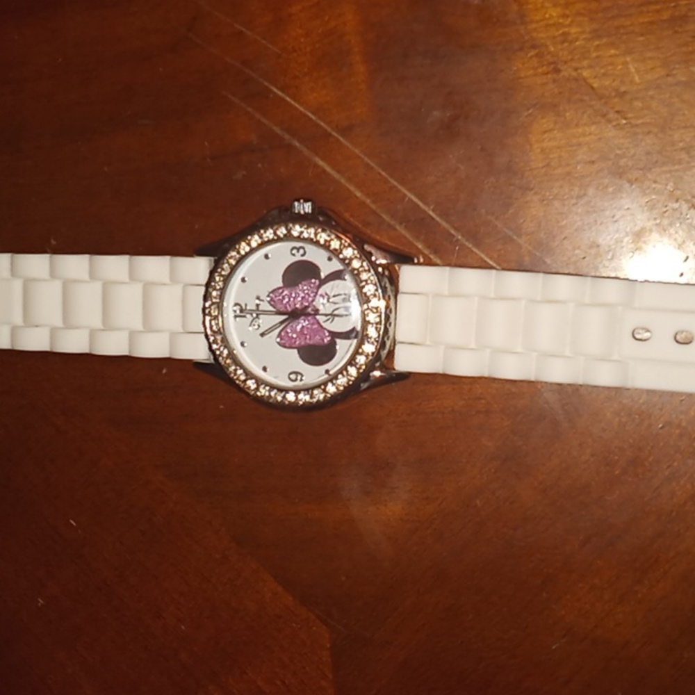 *Minnie Mouse Watch - Picture 2 of 4